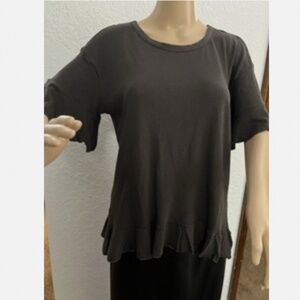 Chaser Ruffle Short Sleeves Split Back Top Ruffle Hem Size Large NEW